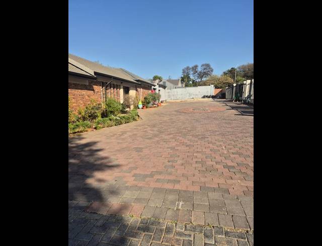 BUSINESS PROPERTY TO RENT IN ELDORAIGNE